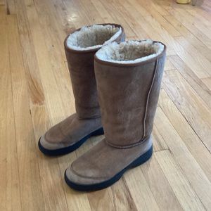 UGG chestnut tall braid boots, size 9, excellent condition, new insoles